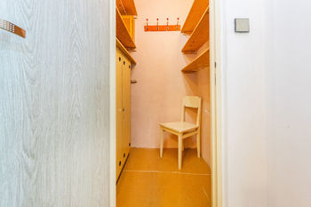19. Detail komory v bytě - Pronájem bytu 3+1 v osobním vlastnictví 59 m², Beroun