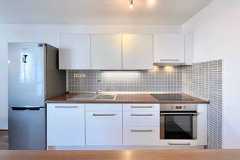Kuchyně - Prodej bytu 4+kk v osobním vlastnictví 88 m², Praha 9 - Černý Most