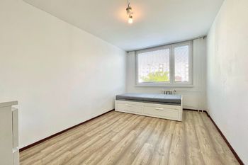 Pokoj - Prodej bytu 4+kk v osobním vlastnictví 88 m², Praha 9 - Černý Most