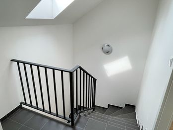schodiště - Pronájem domu 58 m², Hostouň