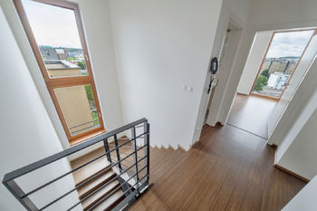 Horní patro bytu - Prodej bytu 6+1 v osobním vlastnictví 157 m², Praha 7 - Holešovice