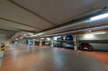 Parkovací stání 2 - Prodej bytu 6+1 v osobním vlastnictví 157 m², Praha 7 - Holešovice