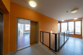 Vstup do bytu - Prodej bytu 6+1 v osobním vlastnictví 157 m², Praha 7 - Holešovice