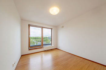 Pokoj - Prodej bytu 6+1 v osobním vlastnictví 157 m², Praha 7 - Holešovice