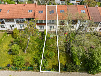 Pohled z ptačí perspektivy - zahrada - Prodej domu 111 m², Praha 10 - Strašnice