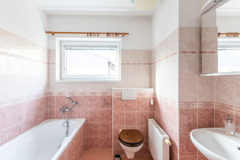 Koupelna v patře - Prodej domu 113 m², Milovice