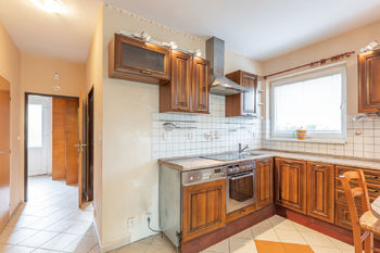 Obývací pokoj s kuchyňským koutem - Prodej domu 113 m², Milovice
