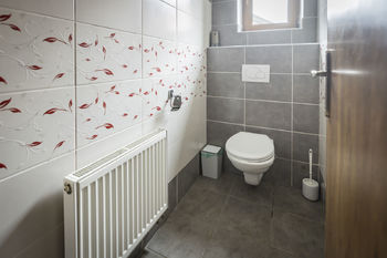 Samostatná toaleta - Prodej domu 127 m², Budíškovice
