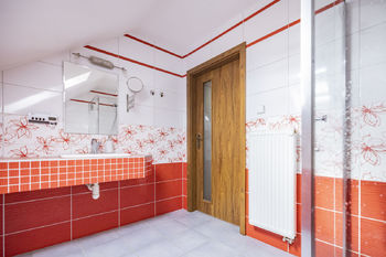 Koupelna patro - Prodej domu 127 m², Budíškovice