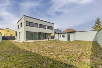 Novostavba - rodinný dům se zahradou - Prodej domu 162 m², Praha 9 - Běchovice