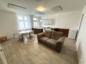 obývací pokoj s kuchyňským koutem - Pronájem bytu 3+kk v osobním vlastnictví, Plzeň