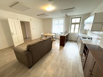 obývací pokoj s kuchyňským koutem - Pronájem bytu 3+kk v osobním vlastnictví, Plzeň
