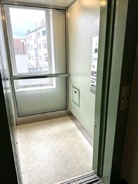 výtah - Pronájem bytu 3+kk v osobním vlastnictví, Plzeň