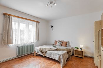 Ložnice (popř. obývací pokoj). - Prodej domu 122 m², Pluhův Žďár
