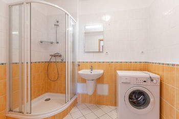 Koupelna - Pronájem bytu 3+kk v osobním vlastnictví, Praha 9 - Vysočany