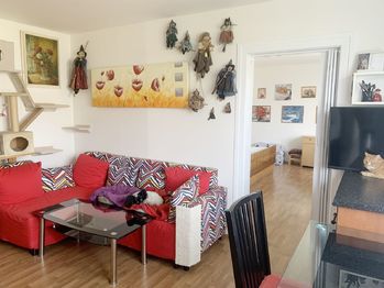 Obývací kuchyň v přízemí - Prodej domu 100 m², Praha 5 - Lochkov