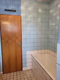 Koupelna - Prodej bytu 3+1 v osobním vlastnictví 235 m², Třebíč