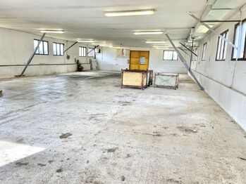 Interiér haly A - Pronájem výrobních prostor 730 m², Strakonice