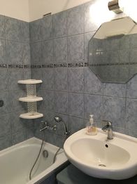 Koupelna s vanou - Pronájem bytu 2+1 v osobním vlastnictví 66 m², Olomouc