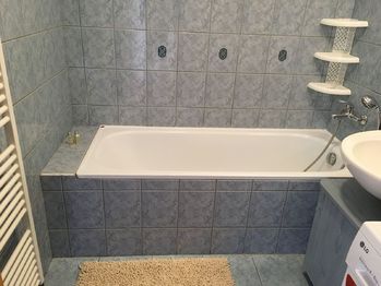 Koupelna s vanou - Pronájem bytu 2+1 v osobním vlastnictví 66 m², Olomouc