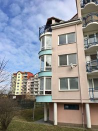 Pohled na dům - Pronájem bytu 2+1 v osobním vlastnictví 66 m², Olomouc