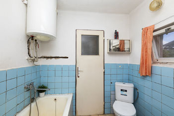 Koupelna - Prodej domu 77 m², Kleneč