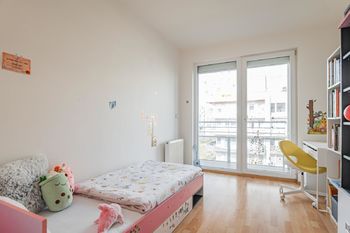 Dětský pokoj/pracovna se vstupem na lodžii - Prodej bytu 3+kk v osobním vlastnictví 73 m², Praha 5 - Zličín