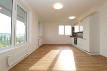 Obývací pokoj + kk - Pronájem bytu 2+kk v osobním vlastnictví 56 m², Praha 9 - Vysočany
