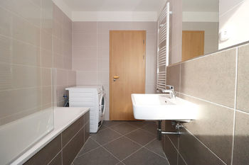 Koupelna - Pronájem bytu 2+kk v osobním vlastnictví 56 m², Praha 9 - Vysočany