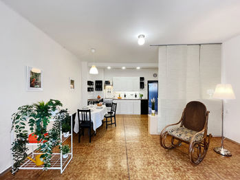 Zelená liška - pokoj (Braňo Pažitka) - Prodej bytu 1+kk v osobním vlastnictví 45 m², Praha 4 - Krč