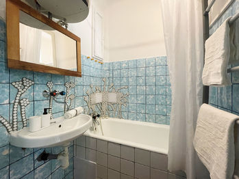 Zelená liška - koupelna (Braňo Pažitka) - Prodej bytu 1+kk v osobním vlastnictví 45 m², Praha 4 - Krč