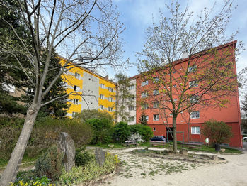 Zelená liška - sídliště (Braňo Pažitka) - Prodej bytu 1+kk v osobním vlastnictví 45 m², Praha 4 - Krč