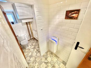 Toalety/zákazníci - Prodej obchodních prostor 120 m², České Budějovice