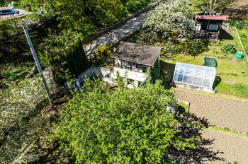 Letecký pohled na chatu - Prodej pozemku 528 m², Kadaň