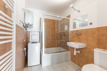 Koupelna - Pronájem bytu 1+kk v osobním vlastnictví, Praha 9 - Letňany