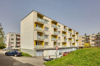 Pohled na dům - Pronájem bytu 2+1 v osobním vlastnictví 60 m², Plzeň 