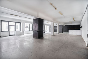 Prodej nájemního domu 2700 m², Karlovy Vary