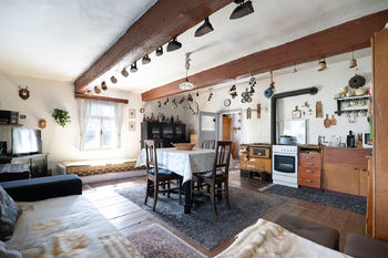 Obývací pokoj s kuchyní - Prodej chaty / chalupy 79 m², Slavhostice