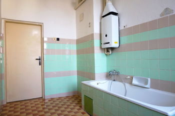 Koupelna s vanou (cca 7,3 m2) - Prodej bytu 3+1 v osobním vlastnictví 90 m², Olomouc