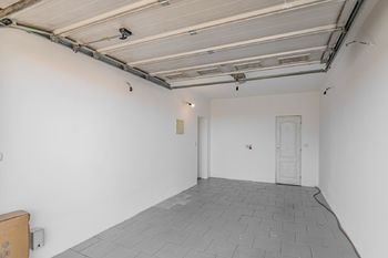 Garáž. - Prodej domu 205 m², Vodochody