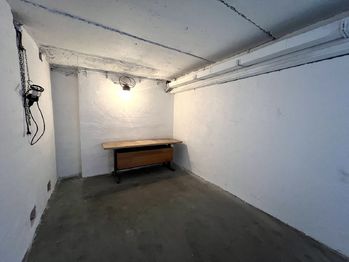 Prodej garáže 17 m², Praha 8 - Troja