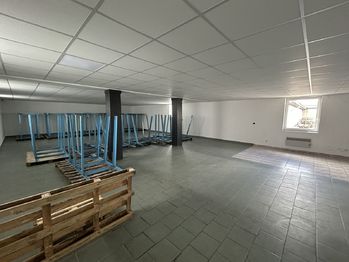 Pronájem skladovacích prostor 450 m², Hradec Králové