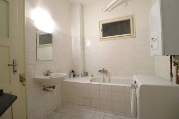 Koupelna - Prodej bytu 2+1 v družstevním vlastnictví 63 m², Praha 2 - Nové Město