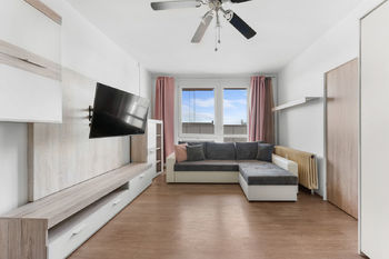 Obývací pokoj - Prodej bytu 3+1 v osobním vlastnictví 98 m², Hradec Králové 