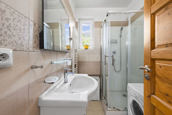 1NP koupelna - Prodej domu 300 m², Bystřice