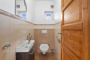 1NP toaleta - Prodej domu 300 m², Bystřice