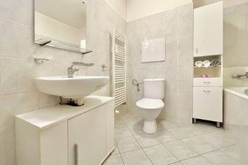 koupelna - Prodej bytu 2+kk v osobním vlastnictví 49 m², Brandýs nad Labem-Stará Boleslav