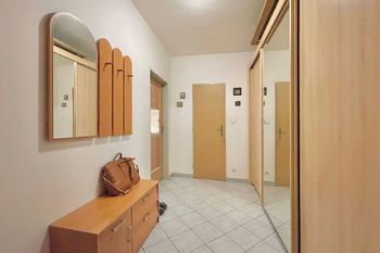 chodba - Prodej bytu 2+kk v osobním vlastnictví 49 m², Brandýs nad Labem-Stará Boleslav