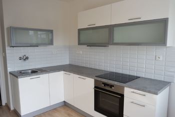 Kuchyň - Pronájem bytu 1+1 v osobním vlastnictví 50 m², Praha 8 - Libeň
