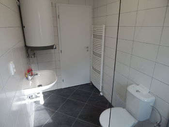 Koupelna, WC - Pronájem bytu 3+1 v osobním vlastnictví 68 m², Rakovník